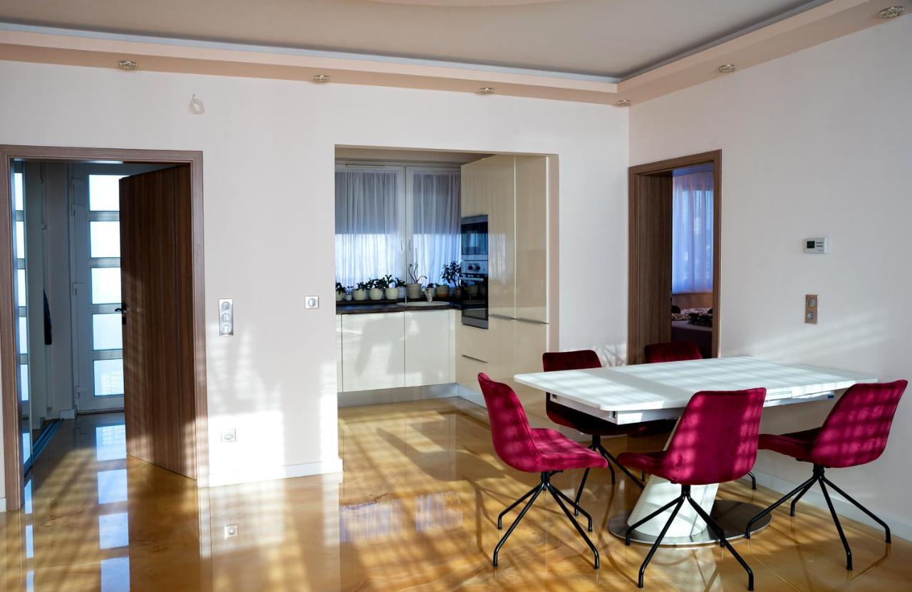 Dream Apartman 1 With Free Parking Győr Buitenkant foto